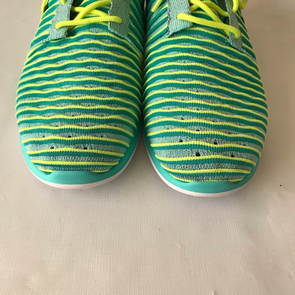 NEW! Women’s Air Nike Roshe Flyknit sz  8 - Picture 2 of 7